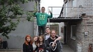 Danja, Ilija, Lera, Maxim und Vadim kommen aus Awdijiwka in der Ukraine. Sie alle mussten ihre Heimat verlassen. Zusammen sind sie sind weiterhin die Rockband Metamorphose. Sonja ist 16 und Fan. © privat Foto: Julia Solovieva