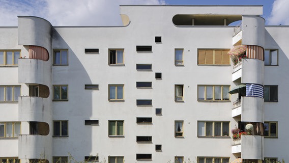 Bauhausgebäude in Dessau, 1930. © picture alliance/imageBROKER Foto: Jürgen Henkelmann