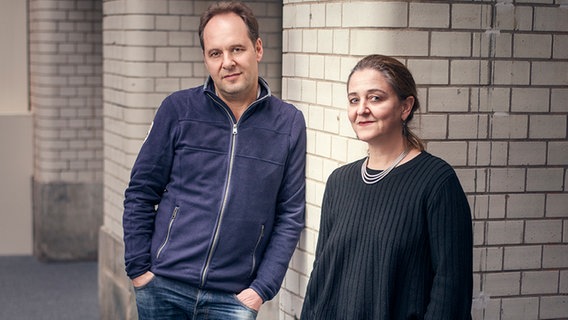 Porträt der Autoren Karin Steinberger und Marcus Vetter. © NDR Radiokunst 