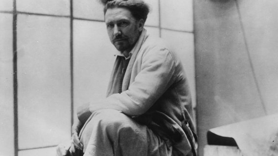 Ezra Pound in seinem Pariser Studio, 1924. © picture-alliance / akg-images 