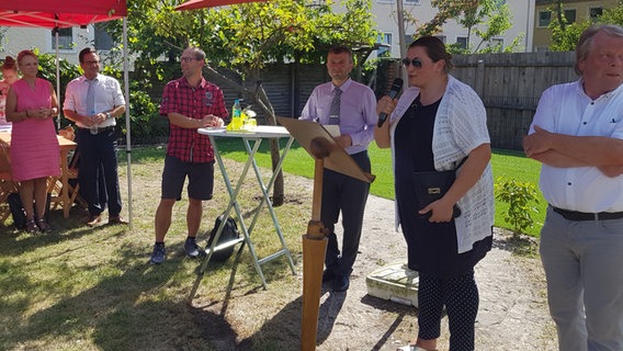 von rechts: Martin wrasmann, Emine Ohus (ditib) Yourtsever Reyman (muslimische Gemeinde, ) von rechts: Martin wrasmann, Emine Ohus (ditib) Yourtsever Reyman (muslimische Gemeinde, )
