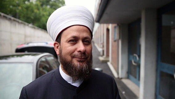 Der Imam der Al-Nour Moschee in Hamburg Scheikh Samir El-Rajab im Porträt.  Foto: Özgür Uludag