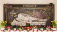 Kapellenbild: Der Leichnam Jesu mit Engeln. © picture alliance | CHROMORANGE / Ernst Weingartner Foto: Ernst Weingartner