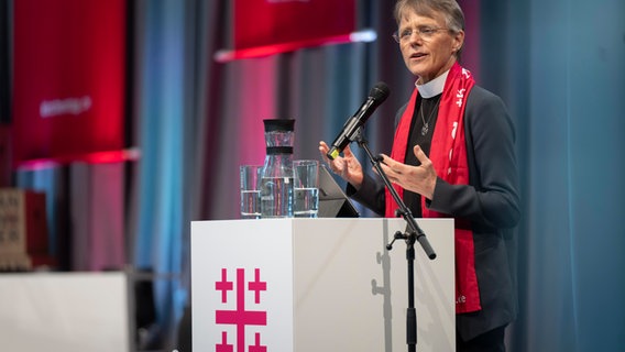 Die US-amerikanische Bischöfin Mariann Edgar Budde auf dem 39. Deutschen Evangelischen Kirchentag in Hannover. © picture alliance / epd-bild | Tim Wegner Foto: Tim Wegner