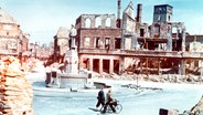 Kriegsende 1945: zerstörte Stadt © picture alliance / akg-images | akg-images Foto: picture alliance / akg-images | akg-images