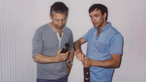 Doppelporträt der Schauspieler Hans Schernthaner (links) und Christoph Luser (rechts). © NDR 