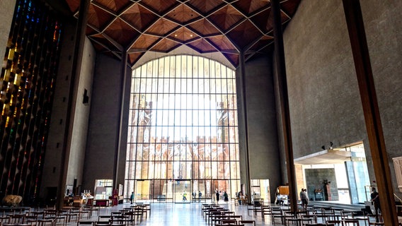 Innenraum der Kathedrale von Coventry. © picture alliance / Photoshot | - Foto: Photoshot | -