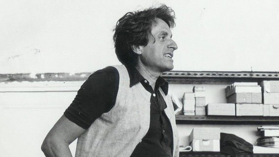 Der Komponist Iannis Xenakis in seinem Studio 1970 © Michèle Daniel Foto: Michèle Daniel