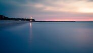 Sonnenuntergang am Horizont über dem Wasser. © Photocase Foto: g-mikee