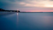 Sonnenuntergang am Horizont über dem Wasser. © Photocase Foto: g-mikee