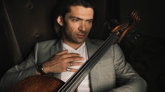 Gautier Capuçon mit seinem Cello. © Jamie Beck Foto: Jamie Beck