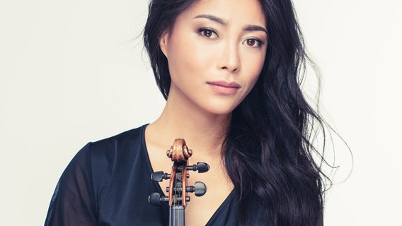 Soyoung Yoon mit ihrer Violine © Lukasz_Rajchert Foto: Lukasz_Rajchert