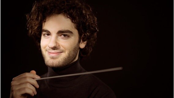 Emmanuel Tjeknavorian Emmanuel Tjeknavorian © Lukas Beck Foto: Lukas Beck