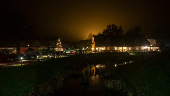 Im Advent lockt Ulrichshusen mit Konzerten, einem Weihnachtsmarkt und festlicher Stimmung © NDR Foto: Christiane Irrgang