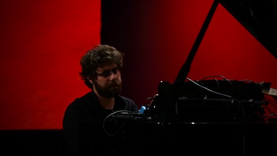 Der Pianist Federico im Hamburger Resonanzraum © NDR Foto: Lasse Teubner