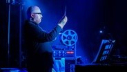 Der isländische Komponist und Musiker Jóhann Jóhannsson auf der Bühne. © NDR Foto: Mischa Kreiskott