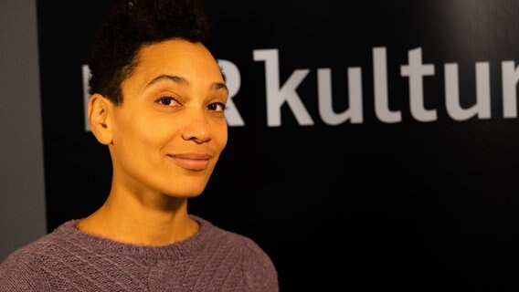 NDR Kultur Neo und Nachtclub Moderatorin Jumoke Olusanmi © Mischa Kreiskott 