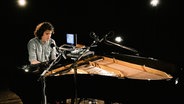 Der Pianist und Sänger Tom Adams im NDR Kultur Session Studio © NDR Foto: Christoph Mert Hagen