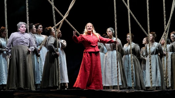 Elza van der Heever als Senta in Wagners "Der Fliegende Holländer" © Met Opera Foto: Ken Howard