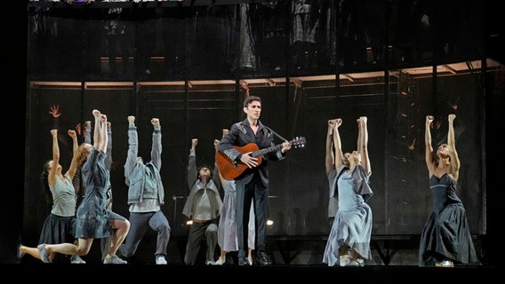 Anthony Roth Costanzo als "Orfeo" in einer Szene in Gluck's "Orfeo ed Euridice" © Met Opera Foto: Ken Howard