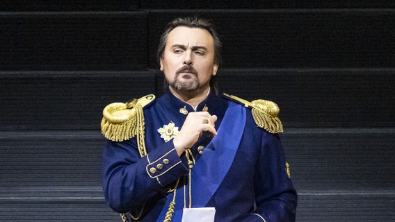 Igor Golovatenko während der Aufführung © Stephan Brueckler Foto: Stephan Brueckler