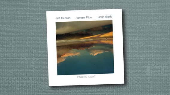 CD-Cover "Finding Light" von Jeff Denson I Brian Blade I Romain Pilon © Jazzhaus Records 