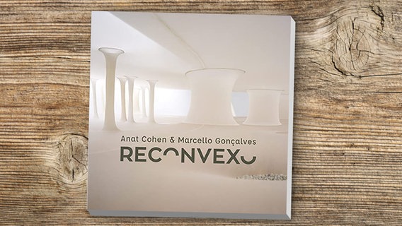 CD-Cover von Anat Cohen & Marcello Gonçalves "Reconvexo" © AnzicRecords 