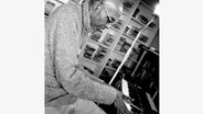 Ein schwarz-weißes Bild von Horace Parlan am Piano © Stephen Freiheit Foto: Stephen Freiheit