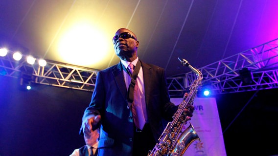 Musiker Maceo Parker auf der Bühne des Jazz and Joy Festivals 2014 in Worms. © picture alliance / Michael Debets Foto: Michael Debets