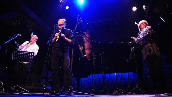 Das Moscow Art Trio auf der Bühne der Fabrik, Hamburg © picture-alliance / jazzarchiv Foto: Isabel Schiffler