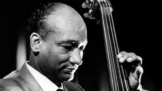 Oscar Pettiford, Jazzmusiker, Aufnahme vom 1. Juni 1959 © Mary Evans/AF Archive 