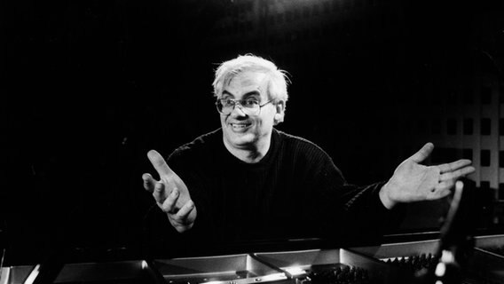 Paul Bley am Flügel © Hans Harzheim/ECM Records/dpa Foto: Hans Harzheim