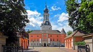 Das Schloss zu Jever an einem sonnigen Tag © picture alliance / prisma Foto: Bernd J. Fiedler