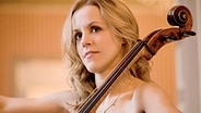 Die argentinische Cellistin Sol Gabetta. © signum kommunikation+design Foto: Marco Borggreve