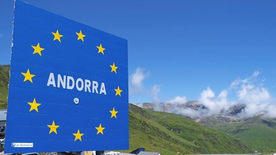 Grenzübergang nach Andorra, © picture alliance / blickwinkel Foto: K. Thomas