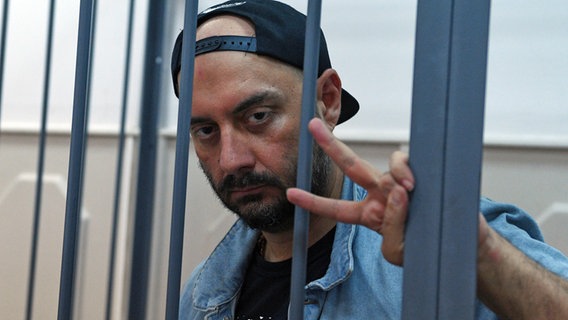 Kirill Serebrennikov im Gerichtssaal hinter Gittern (2017) © picture alliance / Valeriy Melnikov/Sputnik/dpa Foto: Valeriy Melnikov
