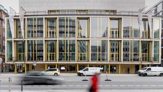 Fassade der Hamburgischen Staatsoper © dpa Foto: Markus Scholz