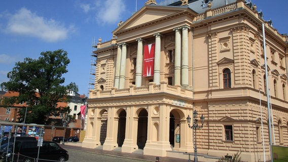 Das Mecklenburgische Staatstheater © NDR Foto: Axel Seitz