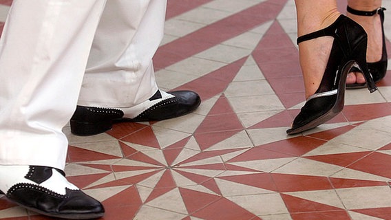 Die Beine eines Tango-Paares © Picture-Alliance/KEYSTONE 