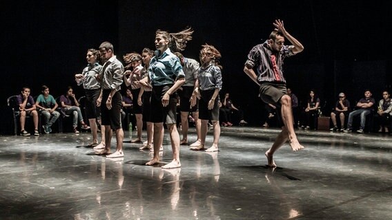 Kibbutz Contemporary Dance Company Kibbutz Contemporary Dance Company © Eyal Hirsch