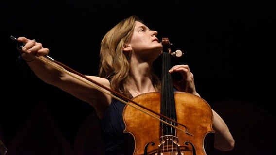 Die Cellistin Tanja Tetzlaff bei einem Auftritt. © Kraw Penas Foto: Kraw Penas