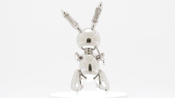 Eine Jeff-Koons-Skulptur: ein Hase aus Stahl. © picture alliance / newscom Foto: John Angelillo