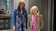 Margarethe von Trotta und Katja Weise posieren im Studio von NDR Kultur. © NDR Foto: Franziska Dieckmann