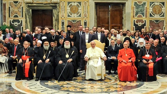 Vertreter verschiedener Religionen treffen jedes Jahr beim Weltfriedenstreffen aufeinander. © Gemeinschaft Sant' Egidio 