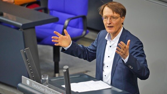 Der SPD-Bundestagsabgeordnete Karl Lauterbach © imago images / Stefan Zeitz 