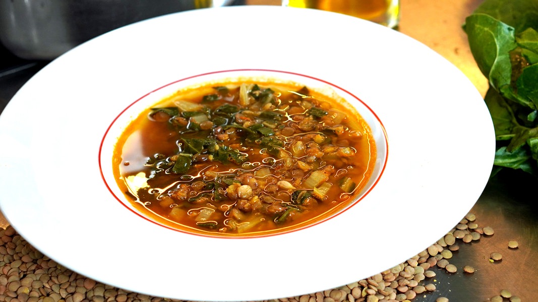 Mangold-Linsen-Suppe | NDR.de - Ratgeber - Kochen - Rezepte