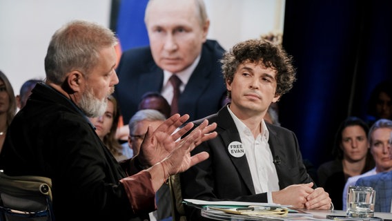 Dmitri Muratow und Anton Troianovski im Gespräch über die Pressefreiheit in Russland © Jann Wilken Foto: Jann Wilken