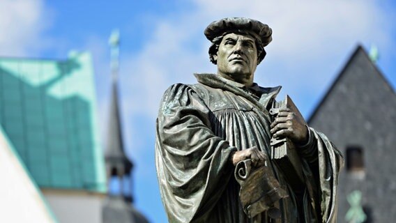 Bronzestatue von Martin Luther © fotolia Foto: AVTG