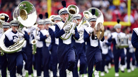 Die Penn State Nittany Lions marching band performt vor dem Spiel der 109th Rose Bowl gegen Utah Utes at the Rose Bowl am 02.01.2023 © USA TODAY Sports Foto: Gary A. Vasquez