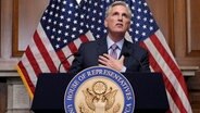 Kevin McCarthy im Capitol in Washington, nachdem er aus dem Amt des Speaker of the House gefeuert wurde © AP Photo/J. Scott Applewhite Foto: J. Scott Applewhite